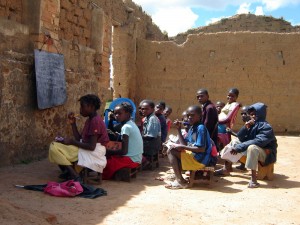 Outdoor school in Kuita, Angola. Photo by Rafaela Printes. Creative Commons licensed.